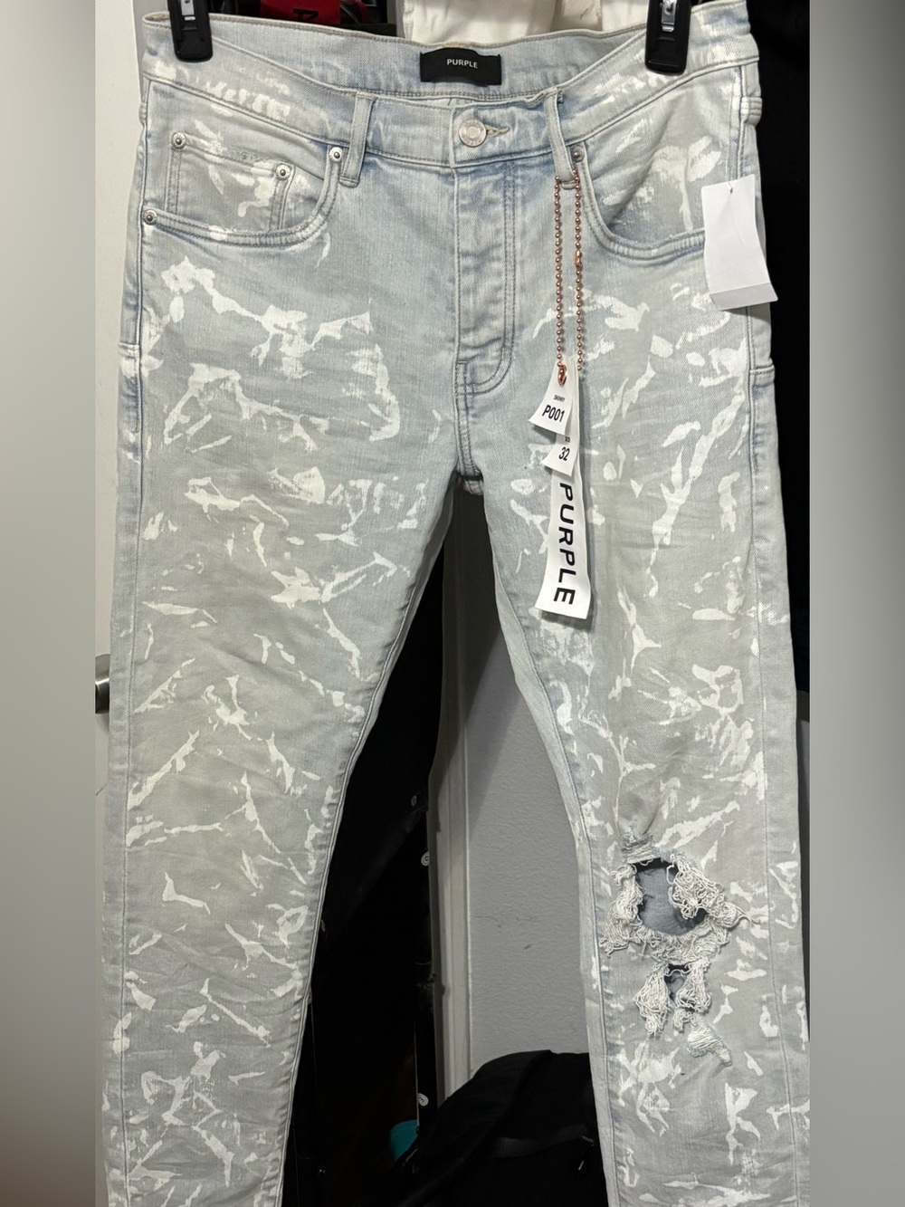 P001 Cracked white